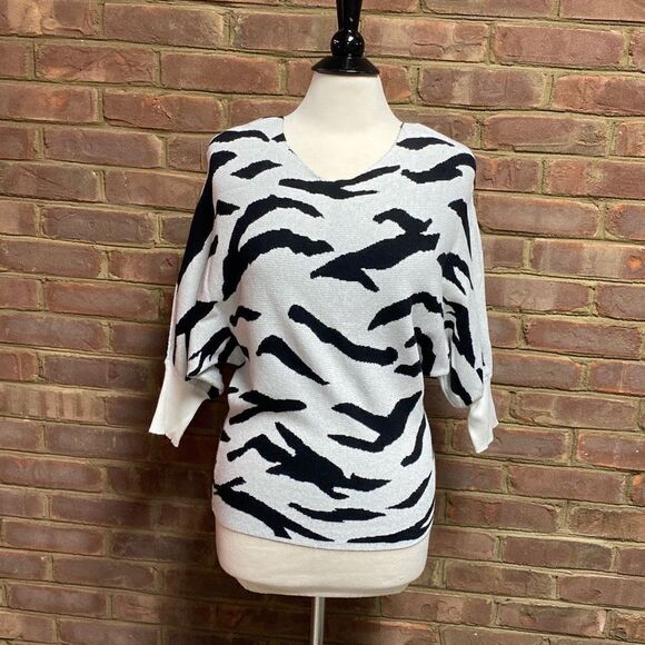 Glam White & Black Zebra Print Quarter Sleeve Sweater Size Small - Picture 2 of 7